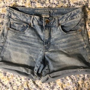 Light wash AE “midi” denim short